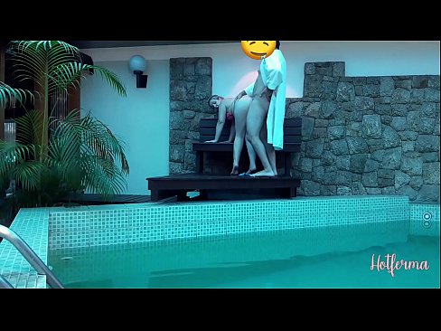 ❤️ Tus thawj coj caw tus tub txib mus rau hauv lub pas dej, tab sis tsis tuaj yeem tiv taus kub ❤️ Anal video ntawm peb  Ib ❤